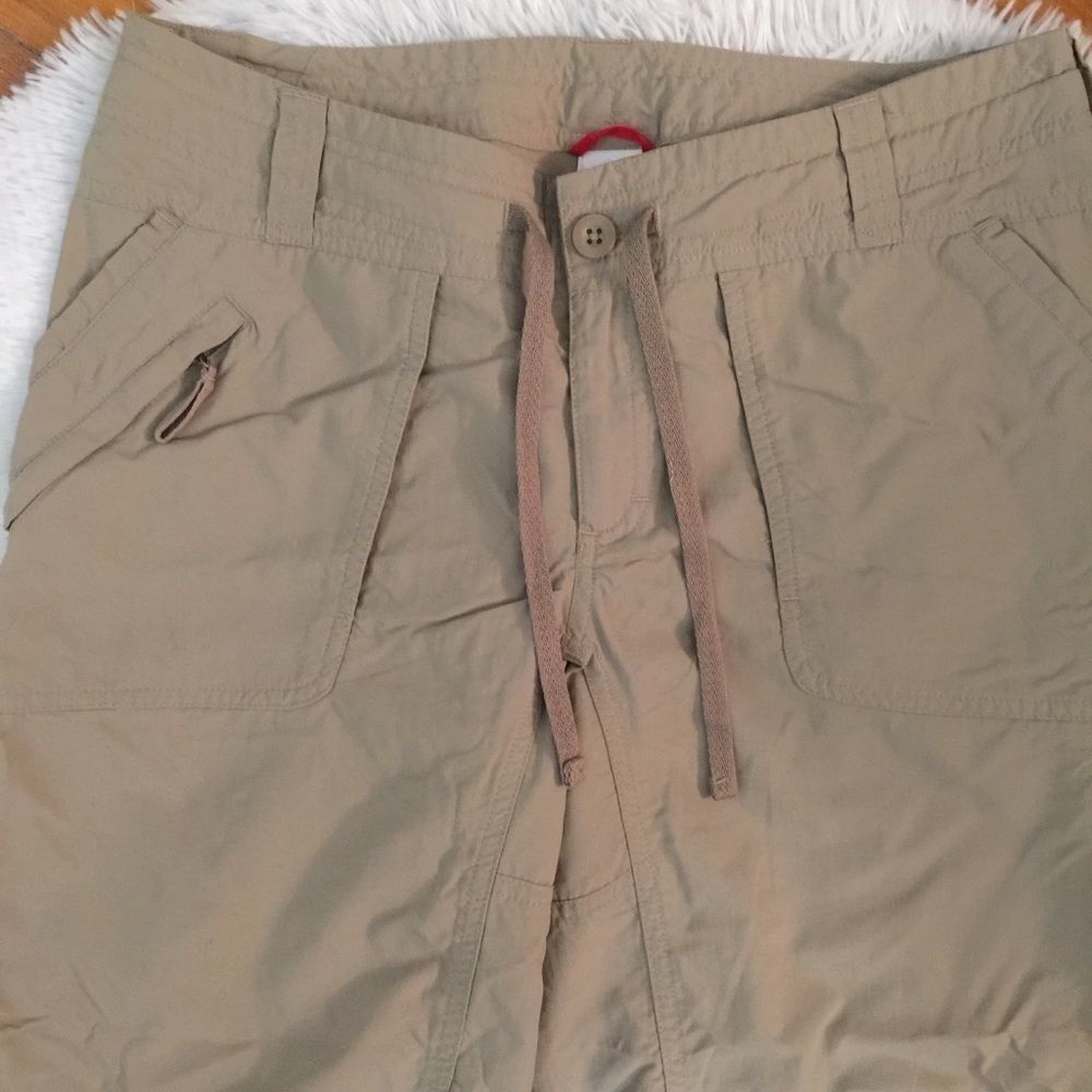 The Northface 2 in 1 Convertible Nylon hiker Pants - Picture 5 of 7